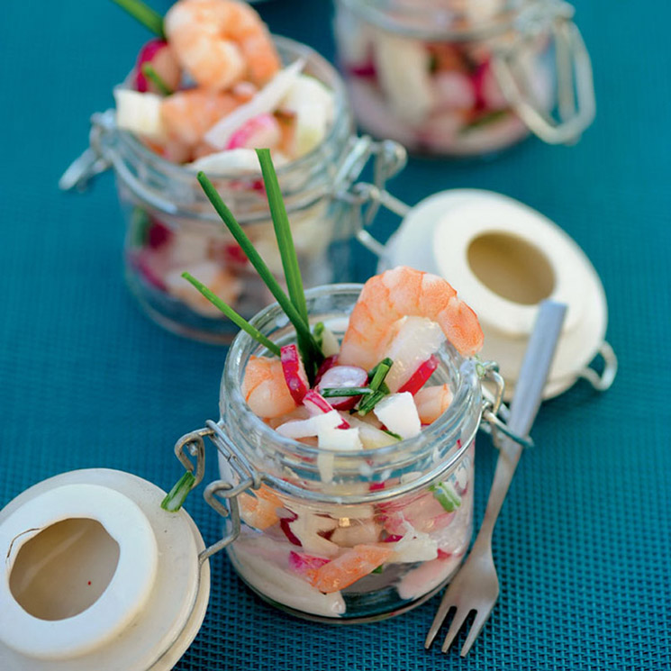 ensaladilla-bacalao-ahumado-gambas