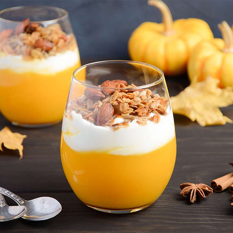 Yogur con puré de calabaza y frutos secos