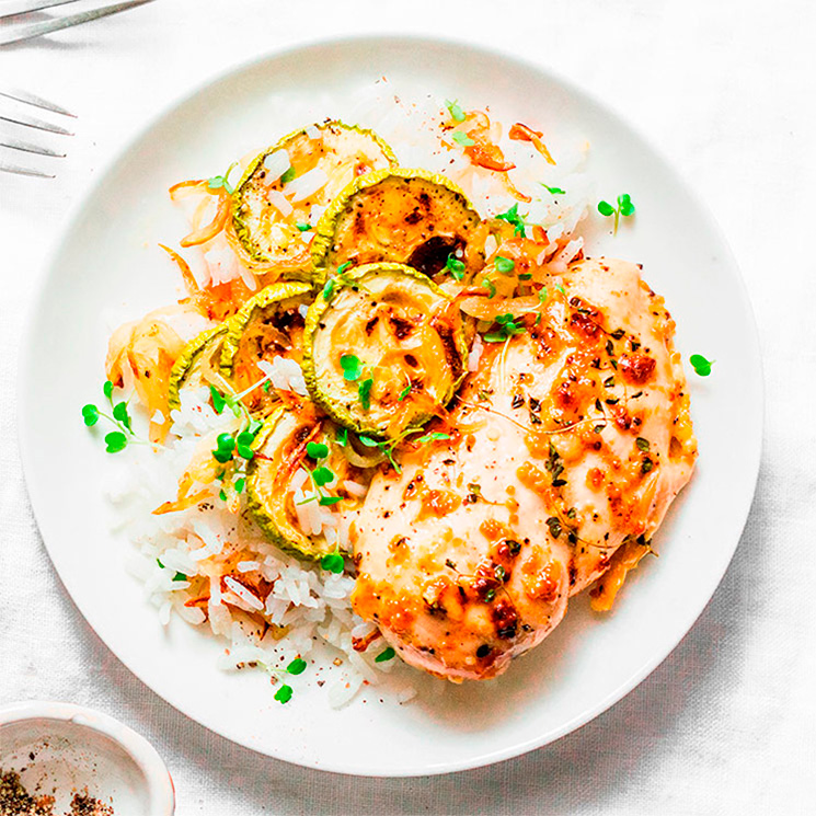 Pechugas de pollo con arroz y calabacín con salsa agridulce