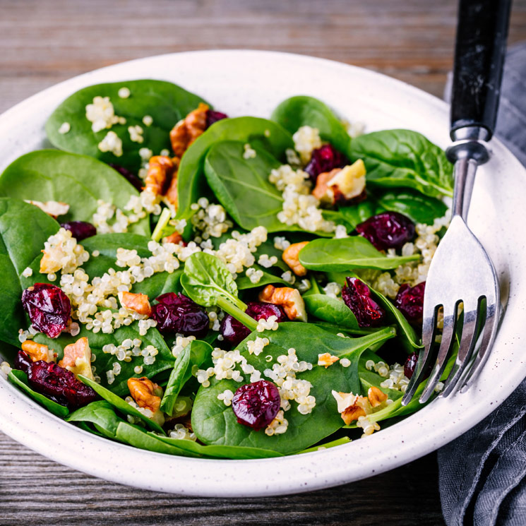 Ensalada de espinacas y quinoa