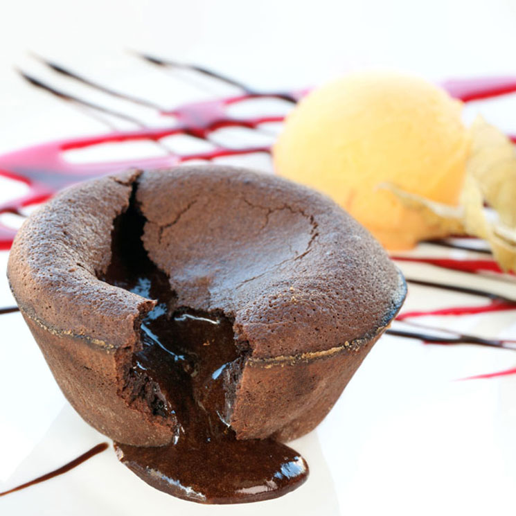 'Coulant' de chocolate con helado de mango